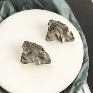 Irregular metal earring-sliver color